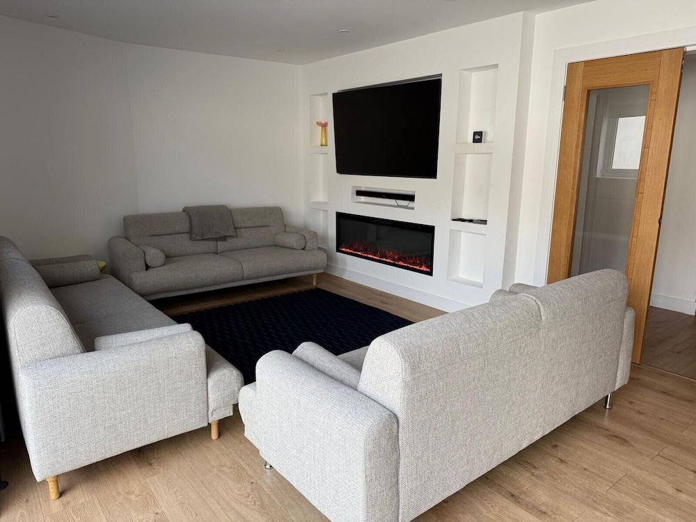 5 Bed House/sleeps10/free Parking/pets/city Centre
