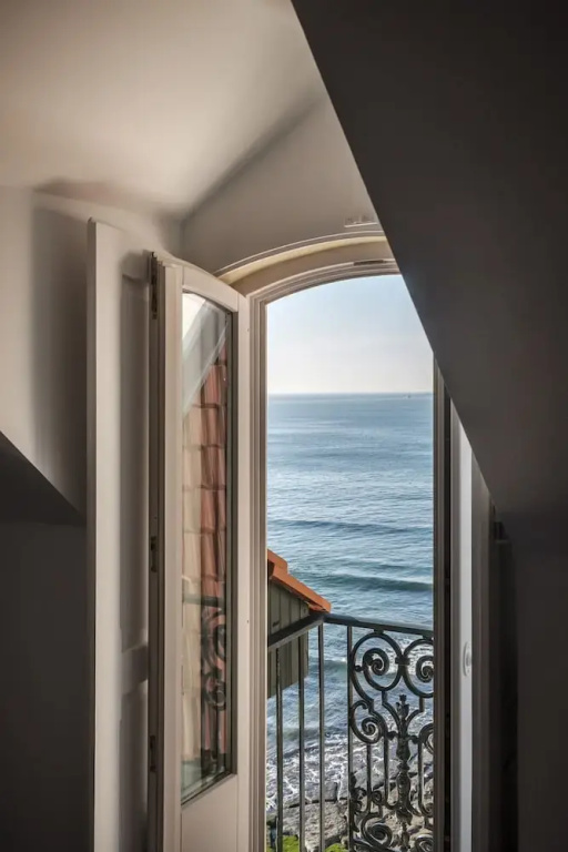 Seaview Castle by Cadenzalux