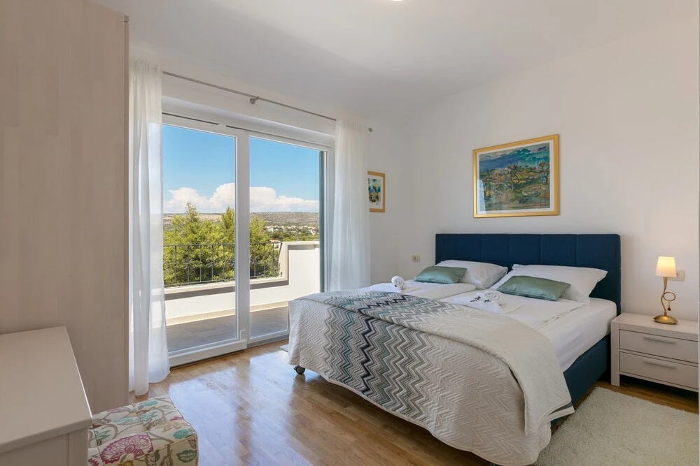 Family Villa Makarac , Perfect Getaway with Heated Pool