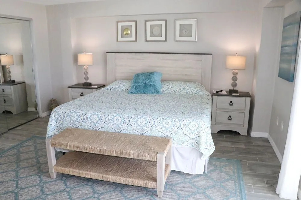Jamaica Royale 404 - 2 Br Condo