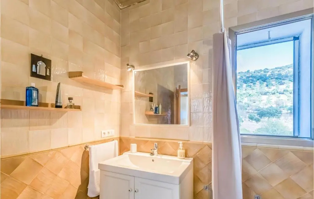Stunning Home In Villaharta