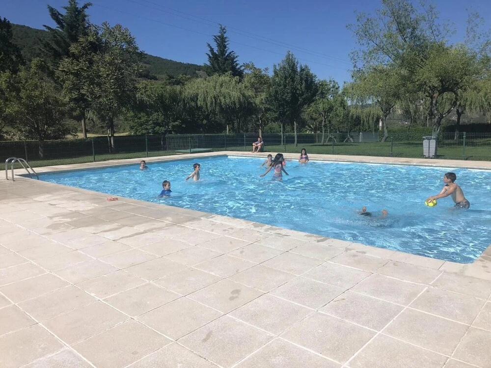 Apartment With 2 Bedrooms in Zorraquín, With Private Pool and Wifi Near the Slopes