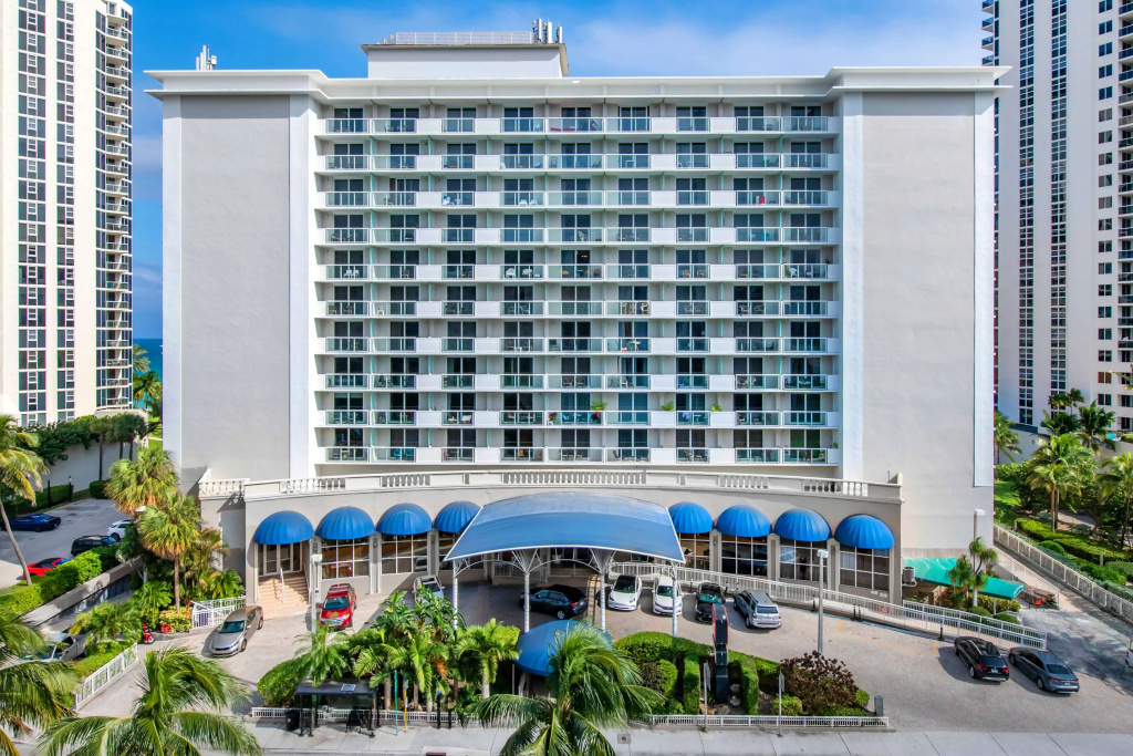 Ramada Plaza by Wyndham Marco Polo Beach Resort