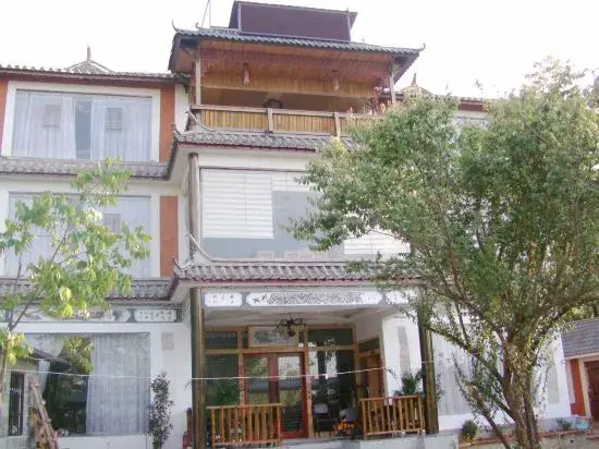 Wuyuan Shiwai Liyuan Good Morning Sun Moonju Lake View Inn