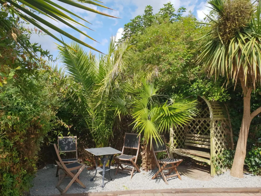 West Hill Retreat Edwardian Balcony Ensuite with Room Served Breakfast & Free Offstreet Parking