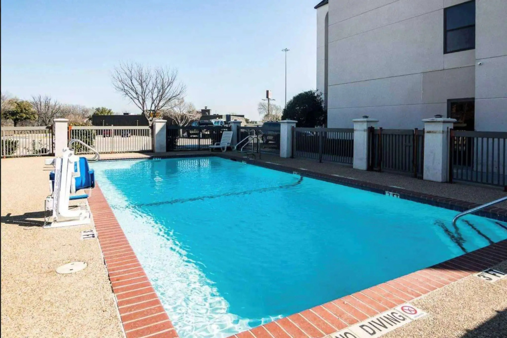 Days Inn by Wyndham Fort Worth North / Fossil Creek