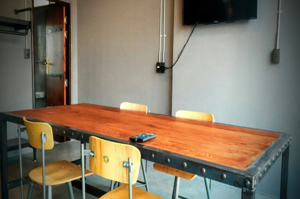Rider Bedroom Hostel & Cafe