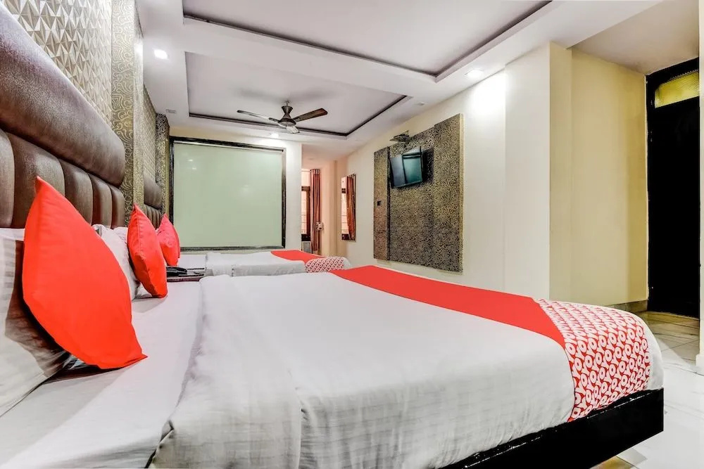 OYO 5985 Hotel Priya Palace
