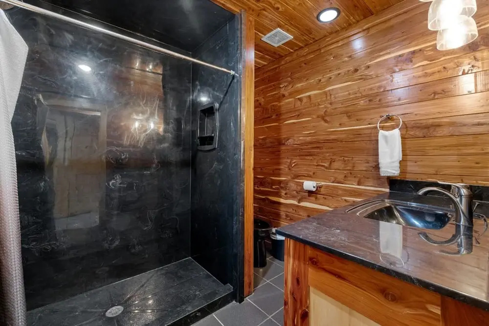 Blue Bass Lodge Pine Getaway With Hot Tub Fire