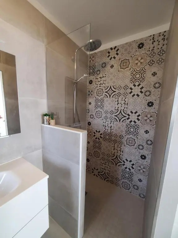 Charmant studio moderne avec extérieur