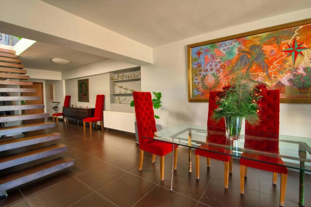 Pristine penthouse with Parthenon view by the pool