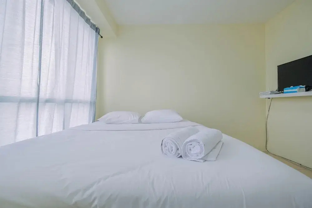 Tifolia Studio Apartment with Double Bed near LRT Station