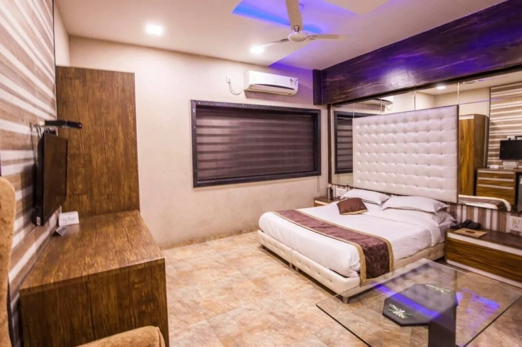Spring Sky Mughalsarai By ShriGo Hotels