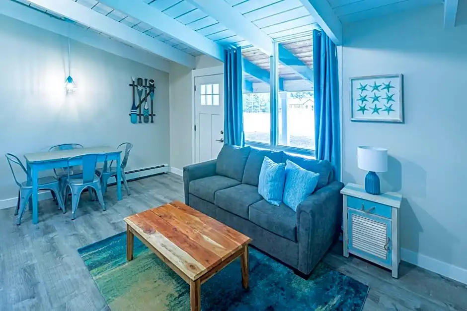 7 Bed Blue Mountain Cottage with Hot Tub