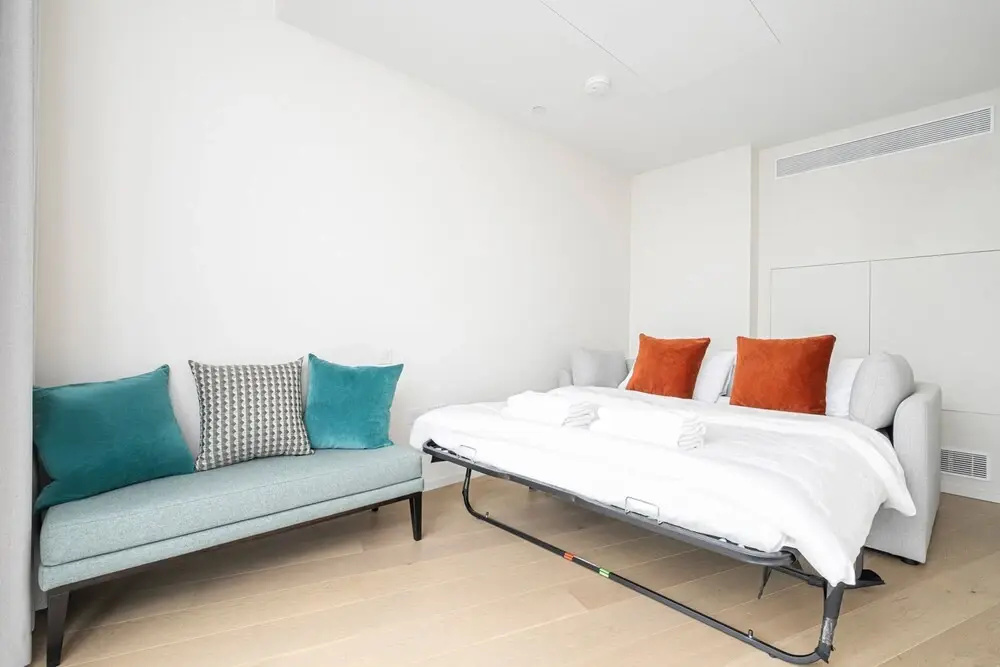 Luxury Apartment in Bustling Canary Wharf