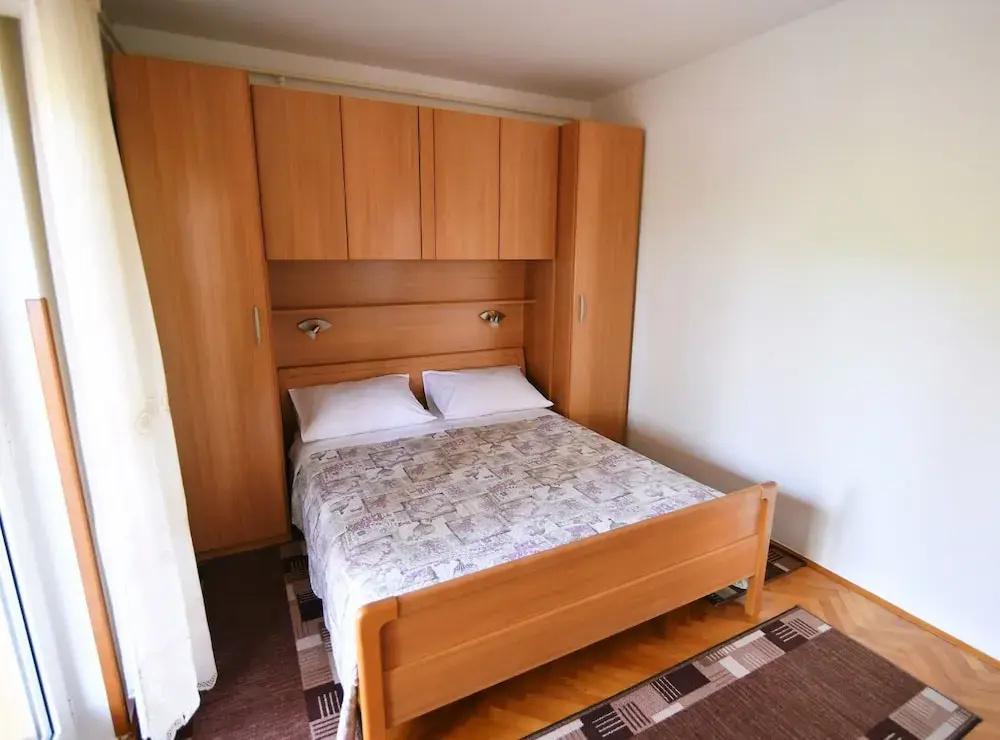 Scenic Retreat Rooms and Family Apartment