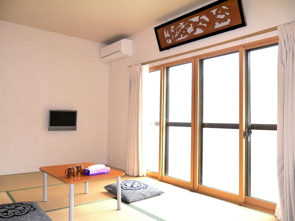 Guesthouse Osaka Tengachaya Station front hall