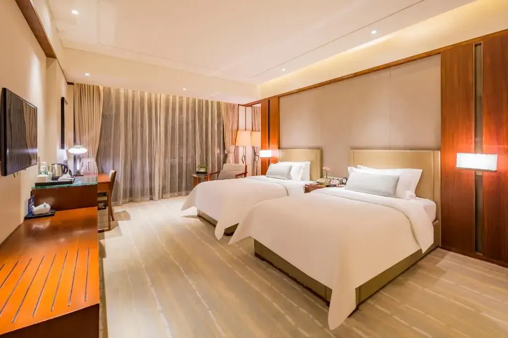 Swan Lakeview Hotel