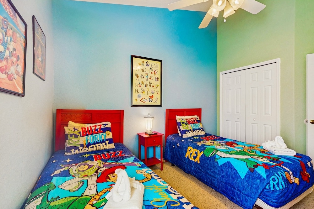 Home in Gated Community W/private Heated Pool, air Hockey, Tennis, Clubhouse