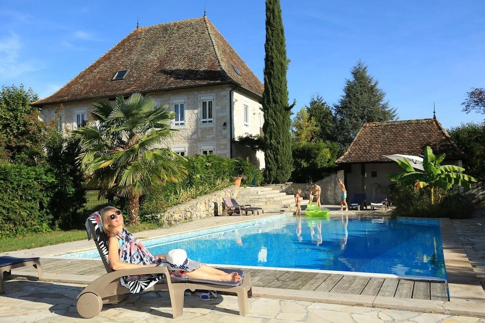 Mansion With 4 Bedrooms in LES Avenieres Veyrins Thuellin, With Wonderful Mountain View, Private Pool, Enclosed Garden