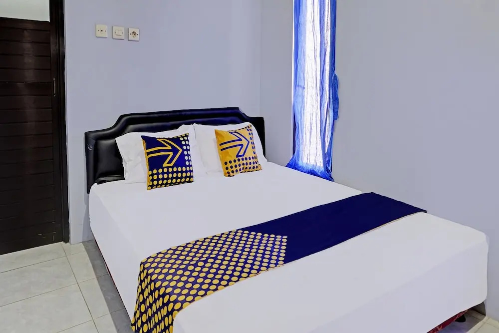 OYO Life 92353 Purnama Syariah Guest House