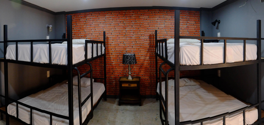 Baan Lansa Bed & Bar - Hostel
