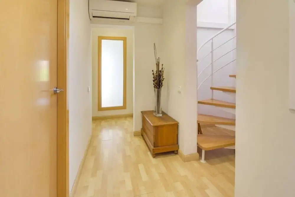 Fabulous 2 Bed with terrace close to Plaza España