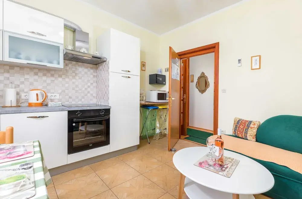 Seaside Apartment in Fazana - Two Bedrooms
