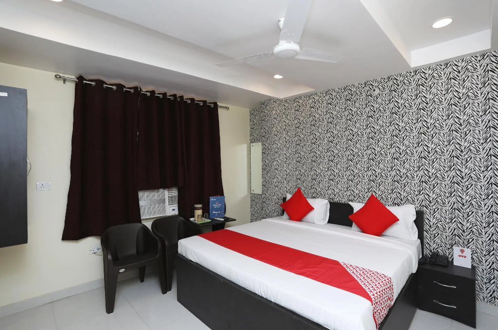 Capital O 22697 Richa Grand Inn
