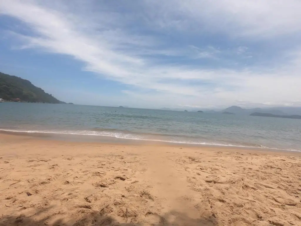 APTO PERTINHO DA PRAIA - Lindo e Equipado! Internet 400mb e 3 Tvs - Completo!