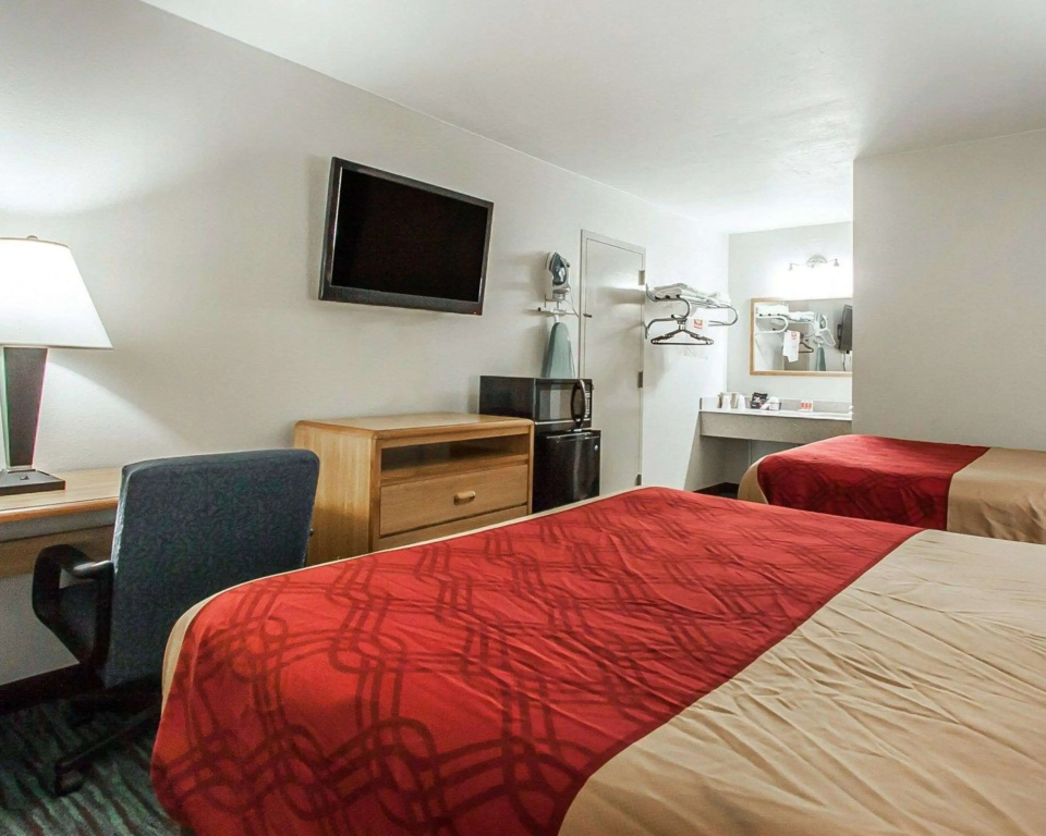 Econo Lodge Inn & Suites Jackson Northwest