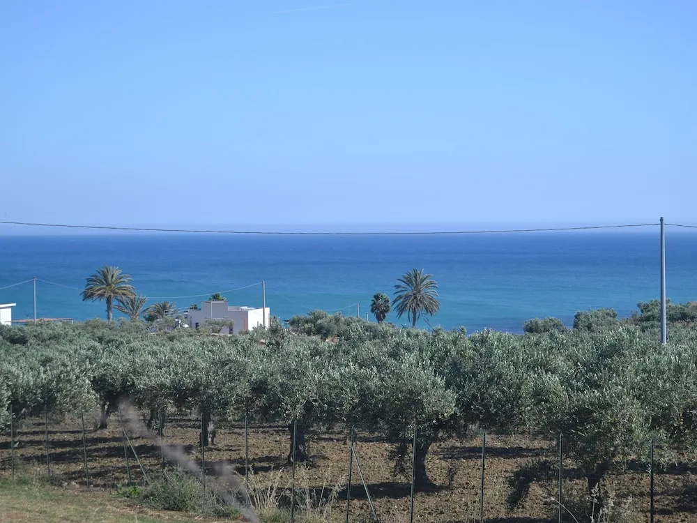 Lush Holiday Home in Sciacca near Golf Course