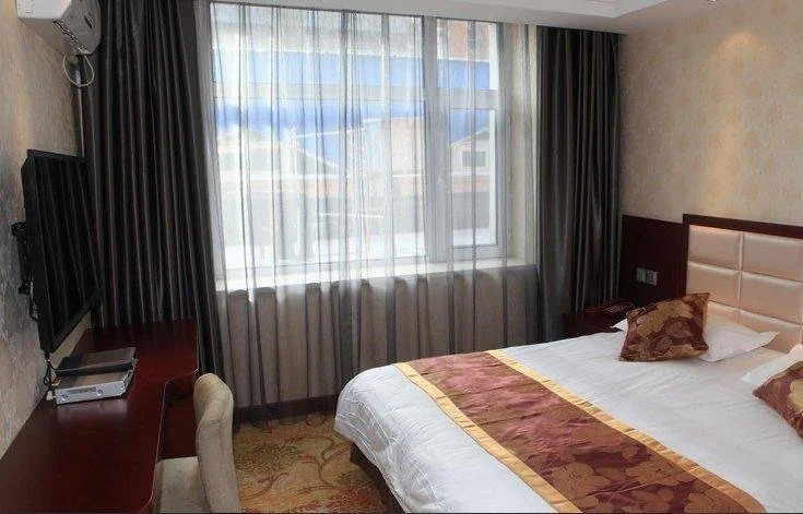 Golden Grassland Inn