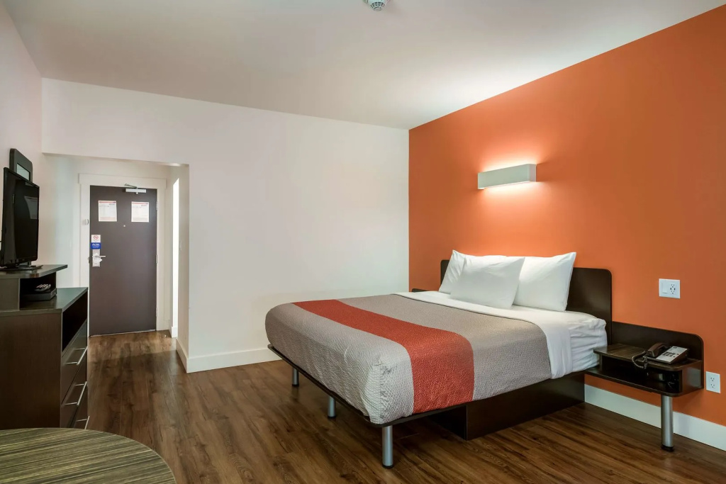 Motel 6-Moncton, NB
