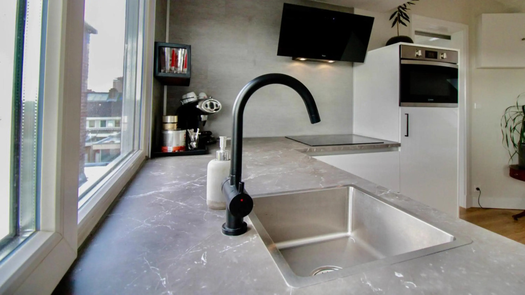 Beautiful penthouse near Rai and centre