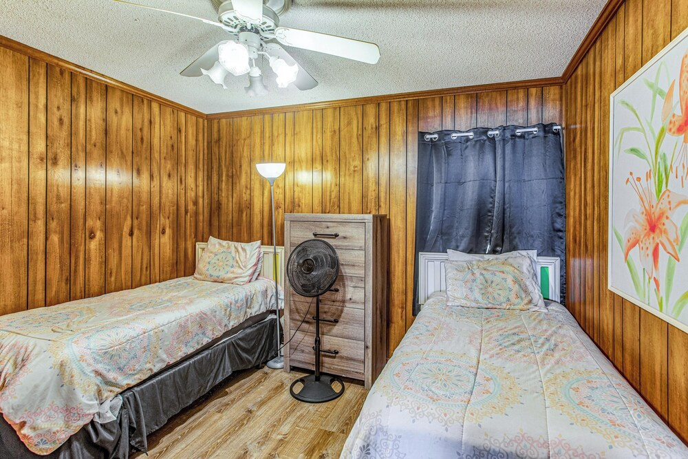 ~ 9 Mi to Boardwalk: Oceanfront Myrtle Beach Condo