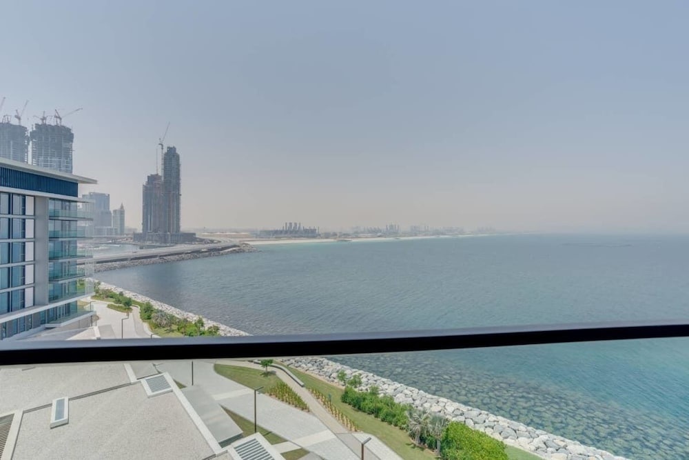 Sea, Pool & Dubai Eye Views Free Early Check-in
