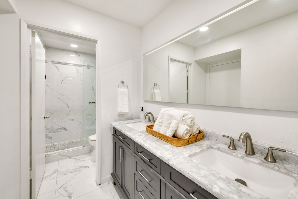 Resort Perks, Private Patio: Palm Springs Condo!