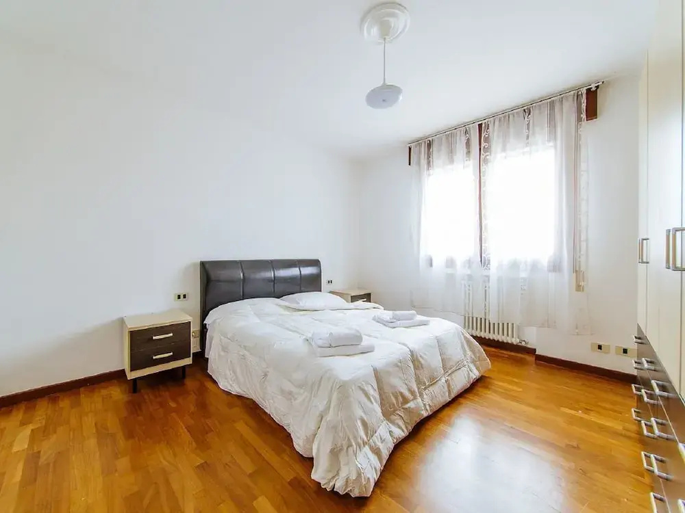 Romy charmy flat