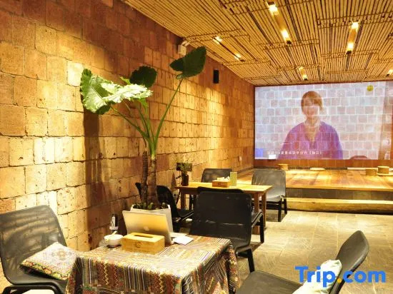 Qianshanwai Halfsea Villa Hotel