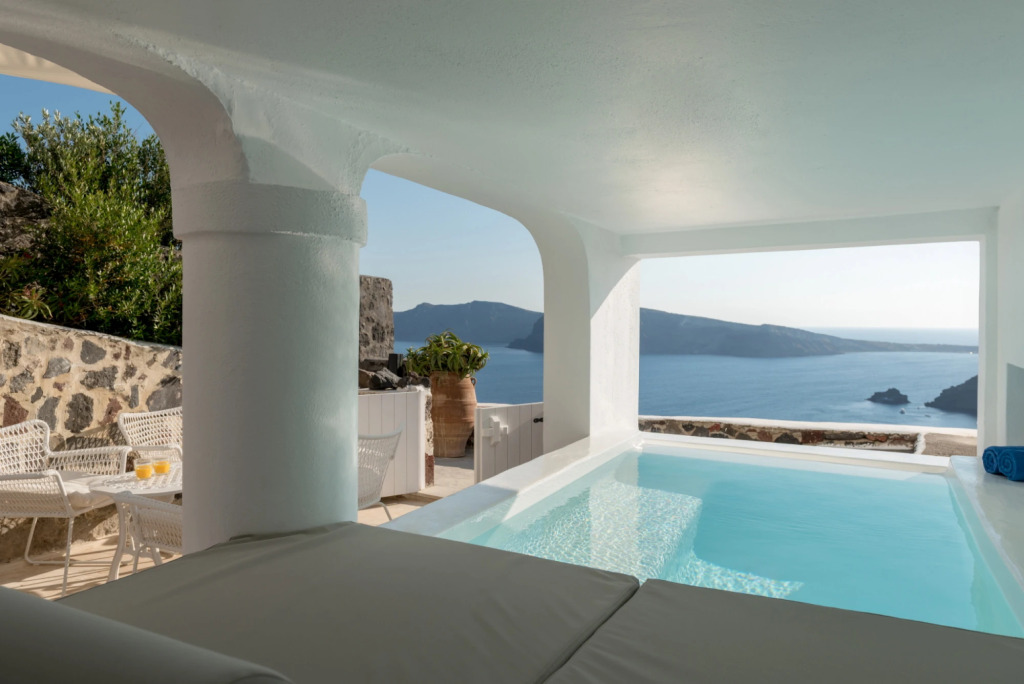 White House Villa with 3 bedrooms and amazing views at Oia