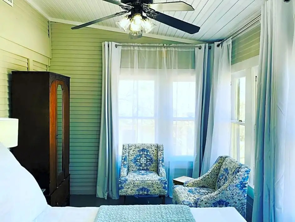Dabbs Hotel