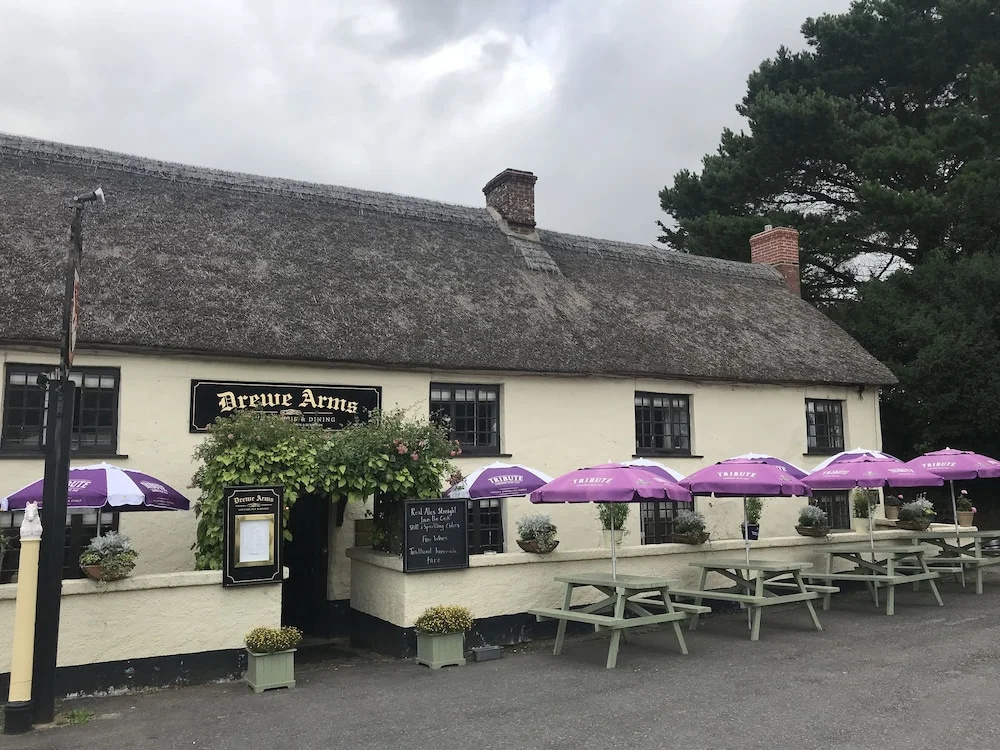 Drewe Arms Bunk Rooms & Church Cottage