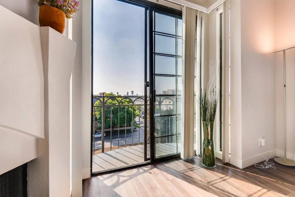 Beverly Hills/Weho Amazing Penthouse 2BR Across From Cedars Sinai (BW-4)