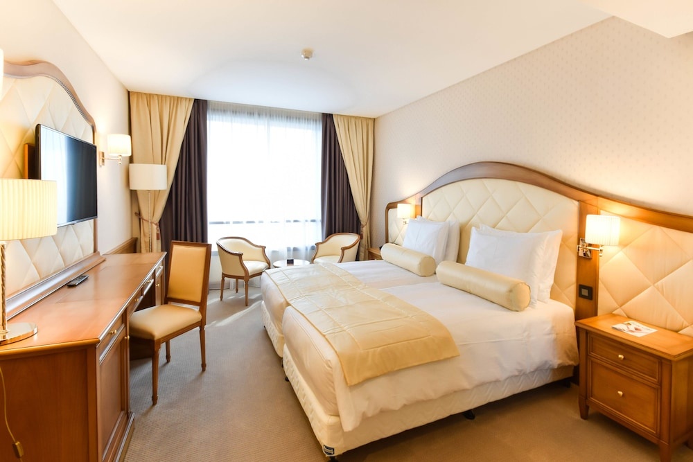 Hotel 2 Fevrier