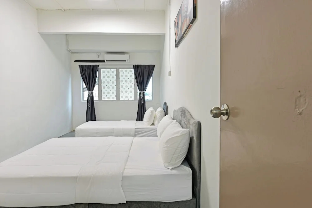 Hotel O S Homestay