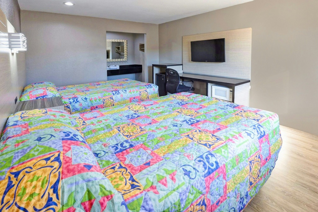 Super 7 Inn Dallas Near Duncanville