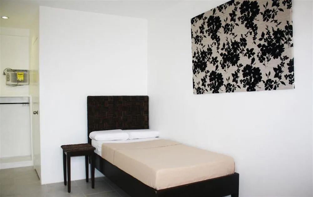 R Suites & Cafe