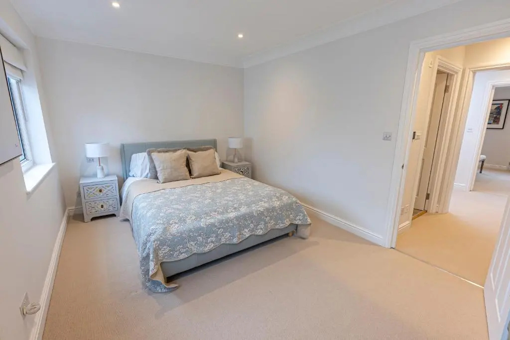 Stunning 3-bed house with roof terrace near King’s Road in Chelsea
