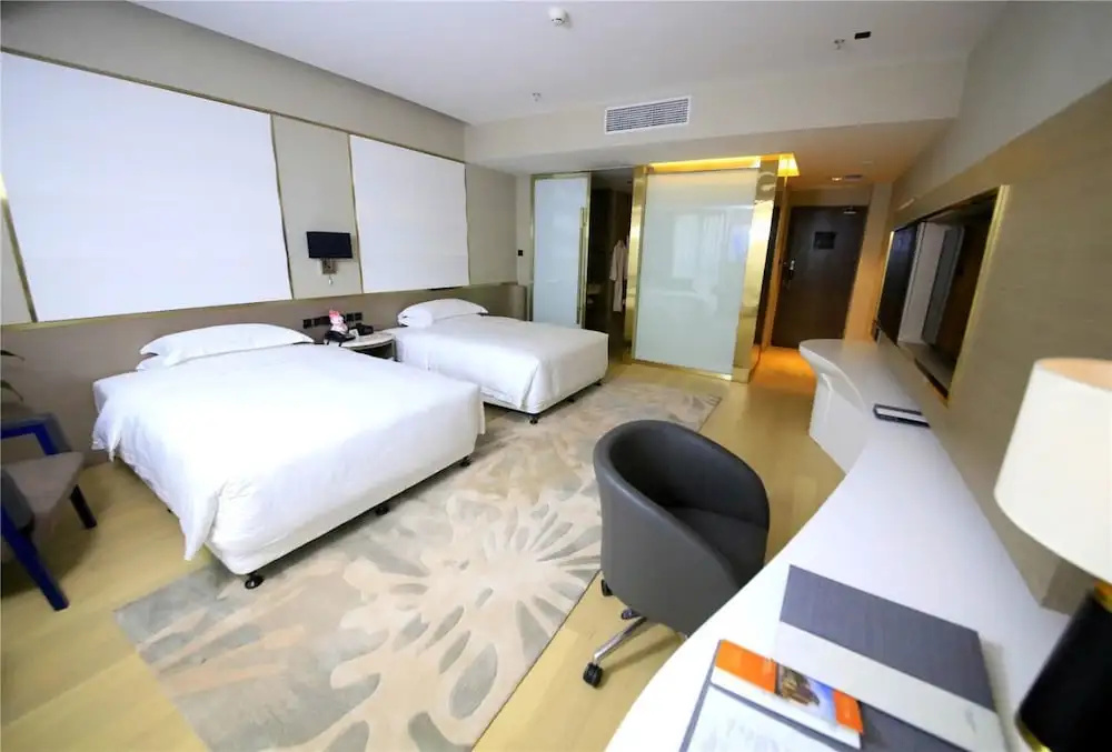 Howard Johnson Life Geckor Zhu